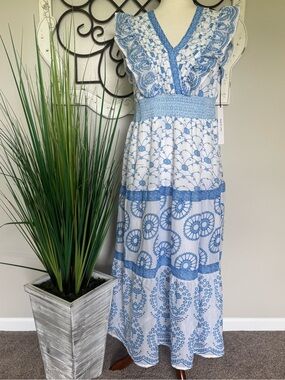 NWT ZOEY & LEELO Size Medium Gorgeous Maxi Dress in Blue and White